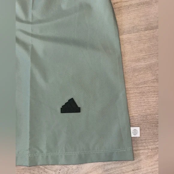 Adidas Utility OverSized Shirt - Picture 7 of 8